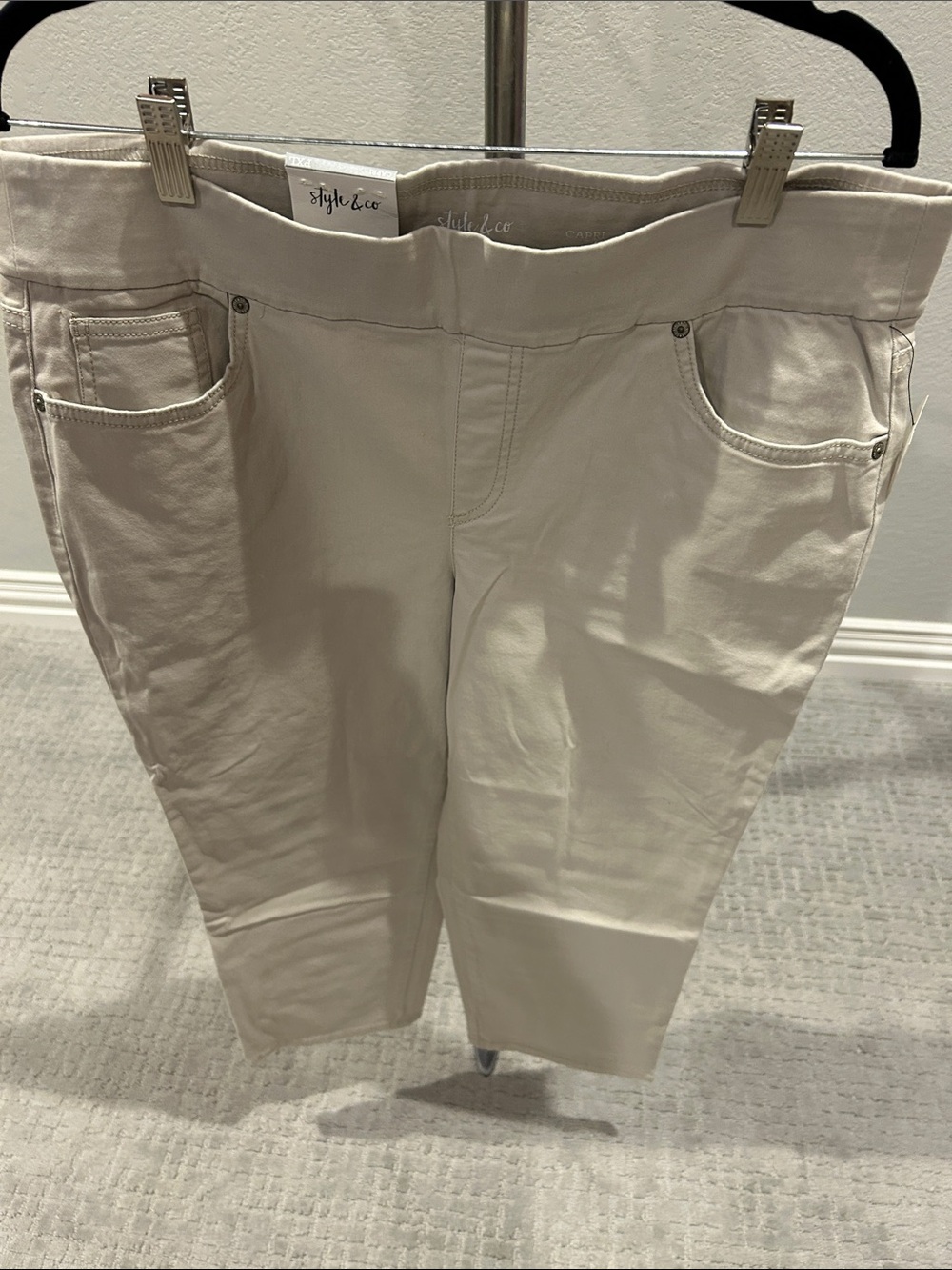 Style & Co. Women's Beige Pull-On Capri Pants